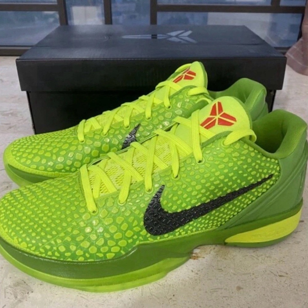 Kobe grinch size 10